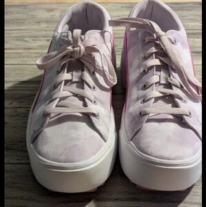 Puma Women's Light Pink Platform Sneakers